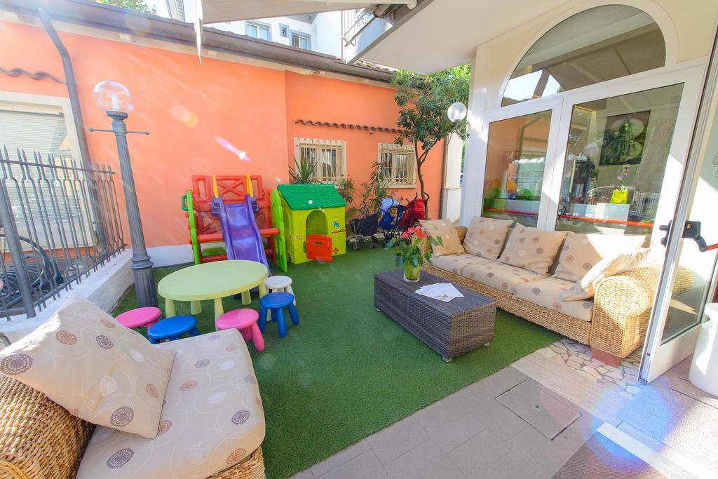 Hotel Falco Riccione Exterior photo