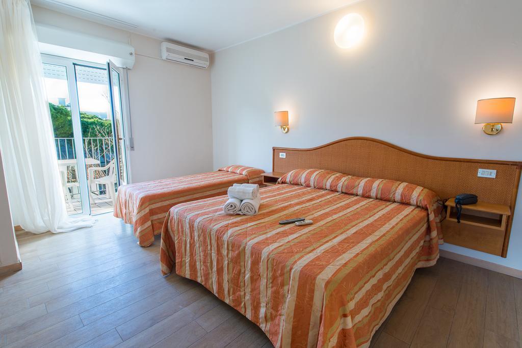 Hotel Falco Riccione Exterior photo