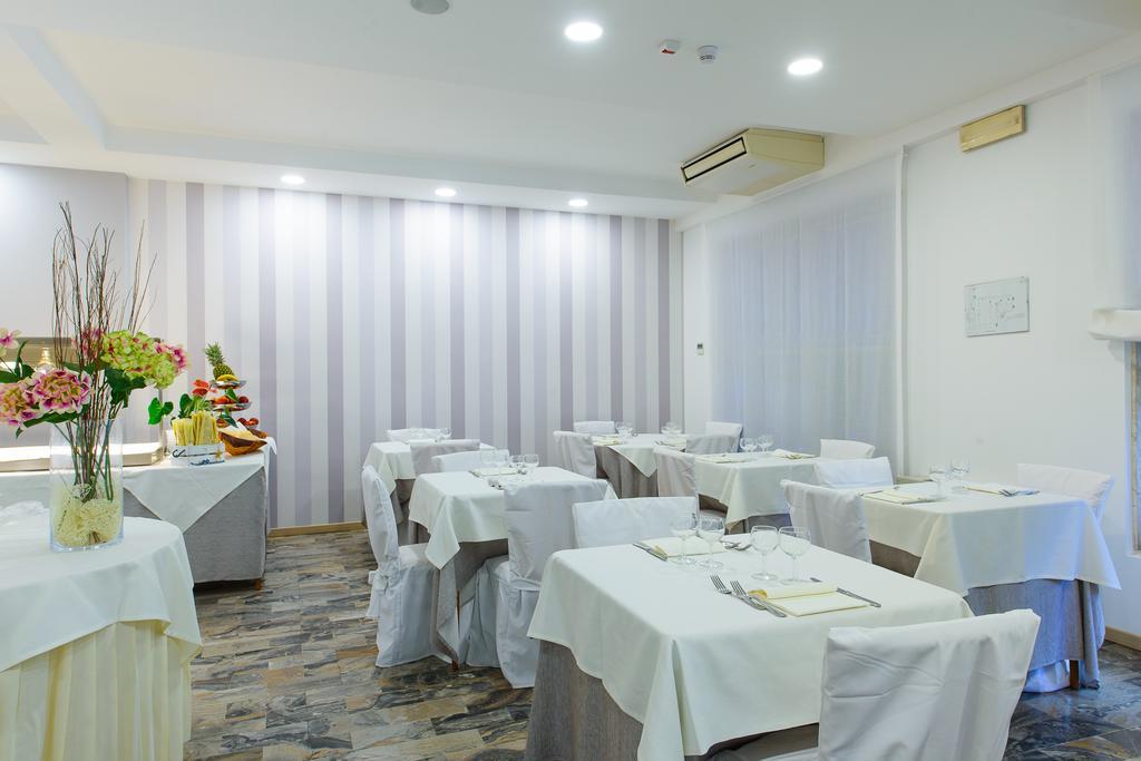 Hotel Falco Riccione Exterior photo
