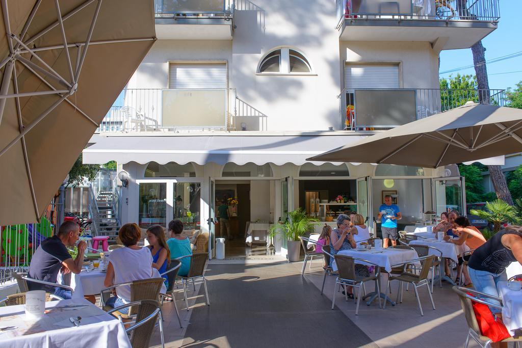 Hotel Falco Riccione Exterior photo