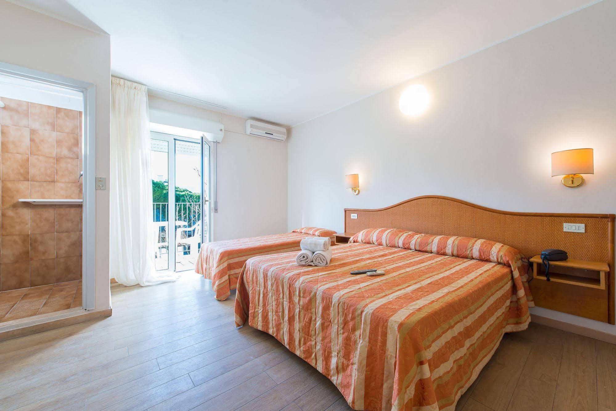 Hotel Falco Riccione Exterior photo
