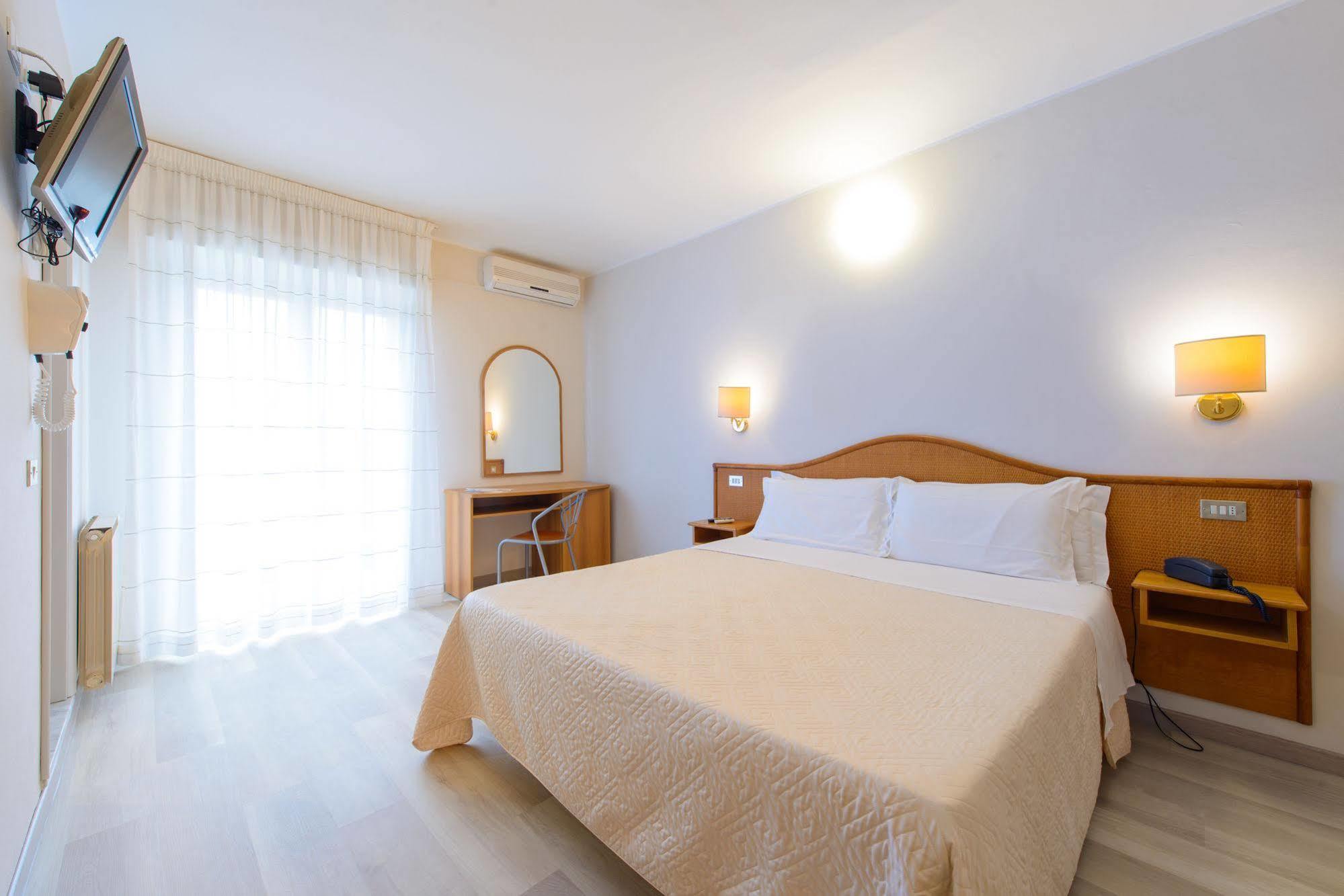 Hotel Falco Riccione Exterior photo