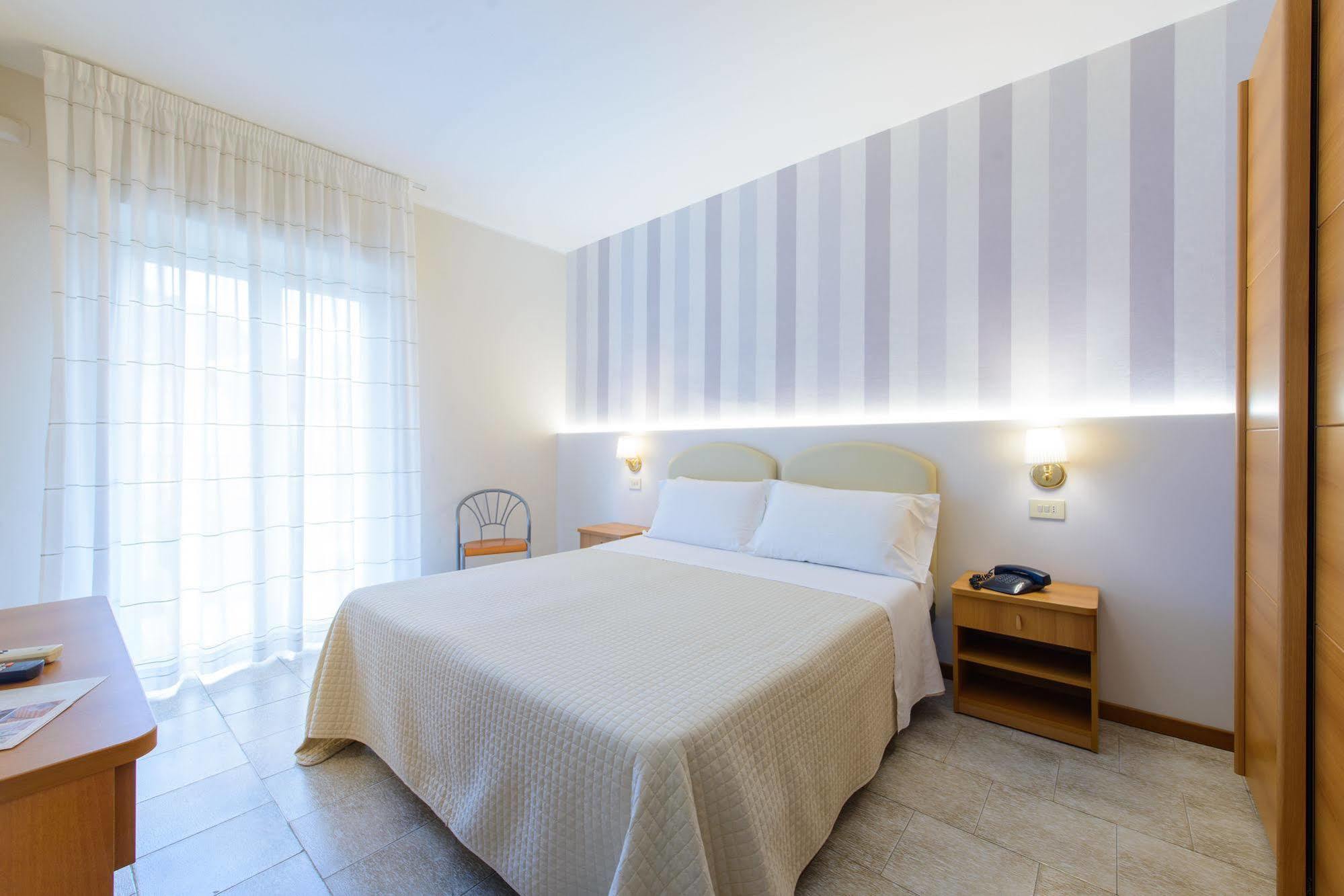 Hotel Falco Riccione Exterior photo